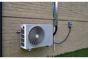 Cục nóng máy lạnh chảy nước nên làm gì? Cách xử lý nhanh gọn nhất?